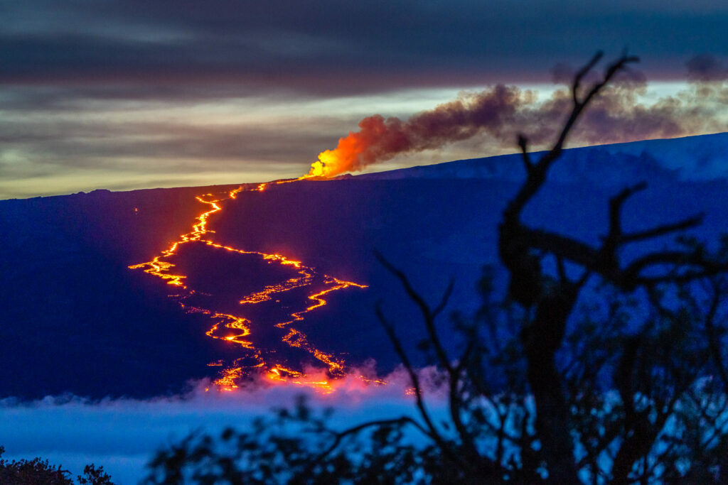 Flow of Mauna Loa volcano eruption 